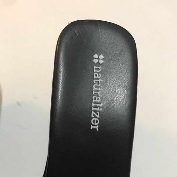 NATURALIZER | Strappy Black Heel Sandals -- 8.5 - Picture 7 of 8